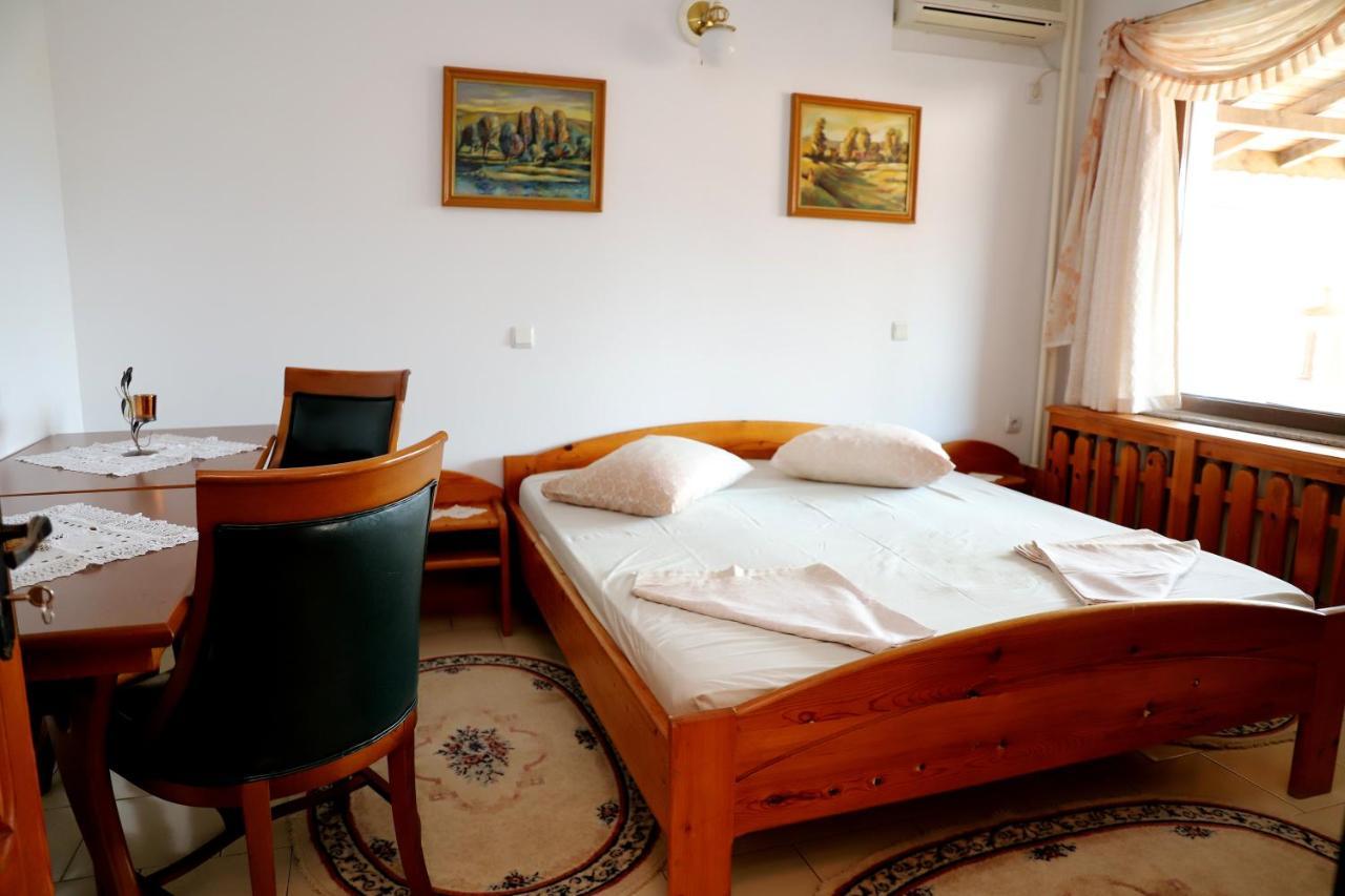 Kocherinovo Hotel Mishel מראה חיצוני תמונה